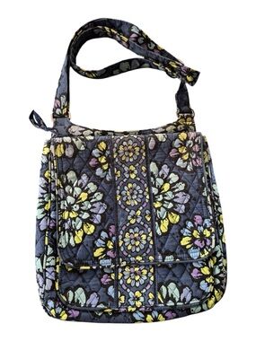 Vera Bradley Mailbag in the retired Indigo Pop pattern